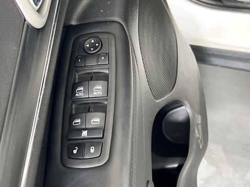 Used 2022 Jeep Grand Cherokee Limited image 18