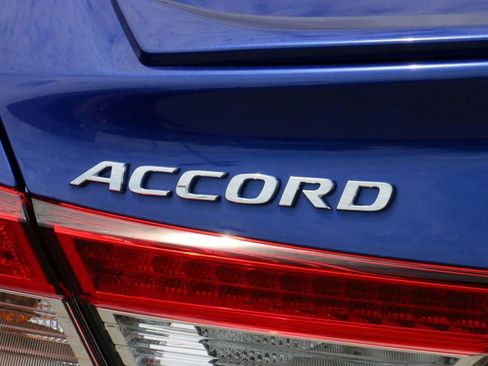 Used 2019 Honda Accord Sport image 9