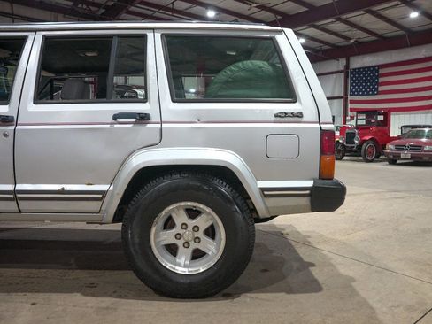 Used 1989 Jeep Cherokee Pioneer image 5
