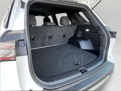 Used 2026 Chevrolet Equinox LT w/ Safety and Technology Package FWD image 17