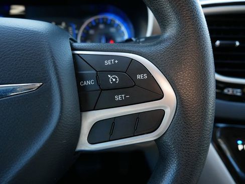 Used 2017 Chrysler Pacifica Touring image 20