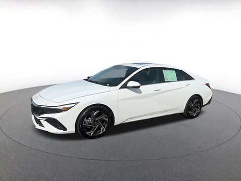 Used 2025 Hyundai Elantra Limited image 9