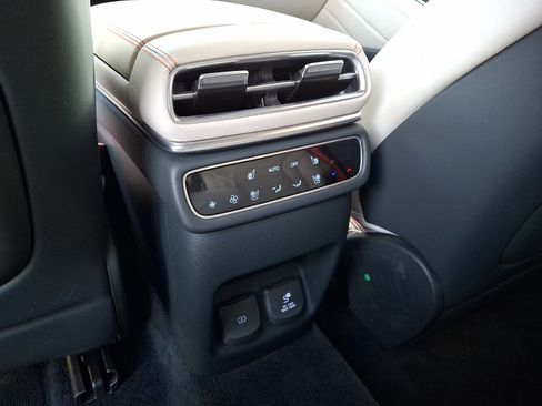 Certified 2025 Genesis GV80 3.5T e-SC AWD/4WD image 11