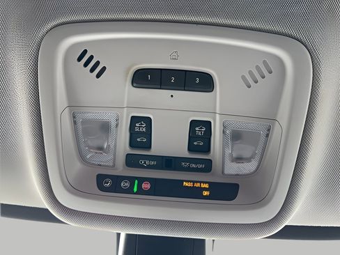 Used 2019 Chevrolet Traverse Premier image 19