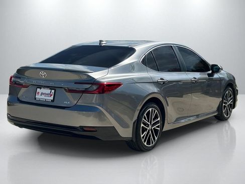 Used 2025 Toyota Camry XLE FWD image 5