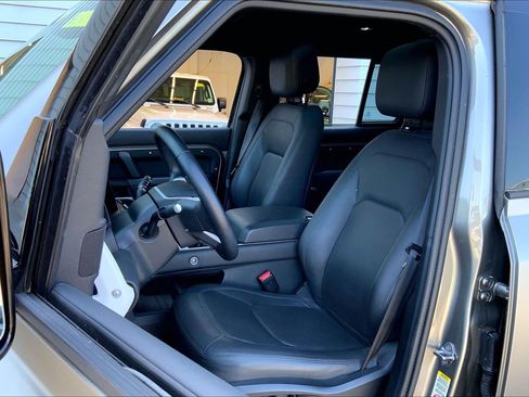Used 2025 Land Rover Defender 110 X-Dynamic SE AWD/4WD image 4