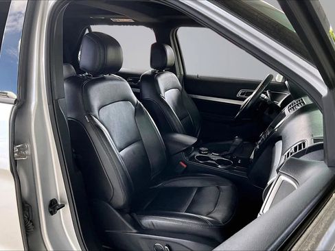 Used 2017 Ford Explorer XLT w/ Equipment Group 202A image 27