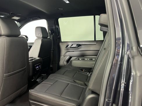 Used 2025 Chevrolet Suburban RST image 27