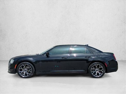 Used 2019 Chrysler 300 S RWD image 9