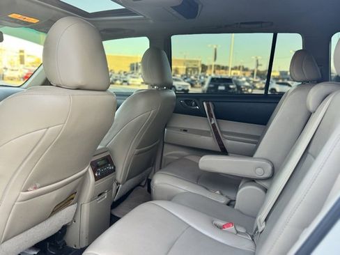 Used 2012 Toyota Highlander Limited image 4
