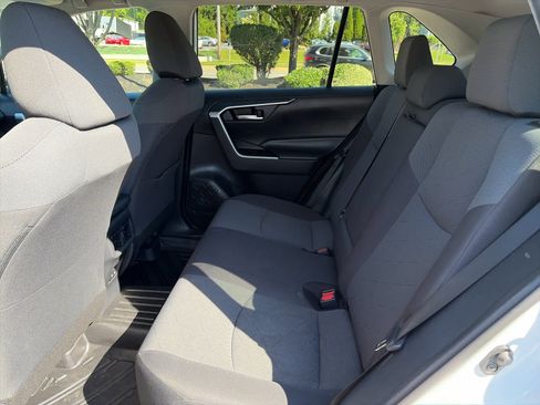 Used 2019 Toyota RAV4 XLE AWD/4WD image 9