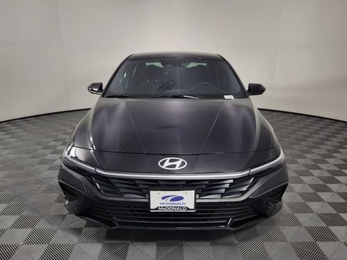Certified 2025 Hyundai Elantra SEL FWD image 8