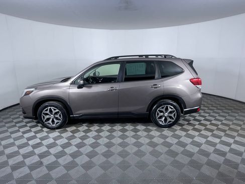 Used 2023 Subaru Forester Premium image 5