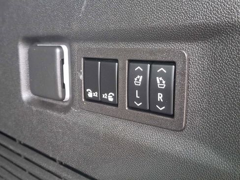 Used 2023 GMC Yukon XL SLT w/ SLT Premium Package AWD/4WD image 36