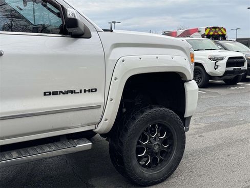 Used 2018 GMC Sierra 2500 Denali w/ Suspension Package, Off-Road image 8