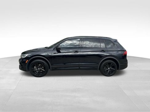 Certified 2023 Volkswagen Tiguan SE R-Line image 2