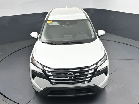 Used 2025 Nissan Rogue SV image 31