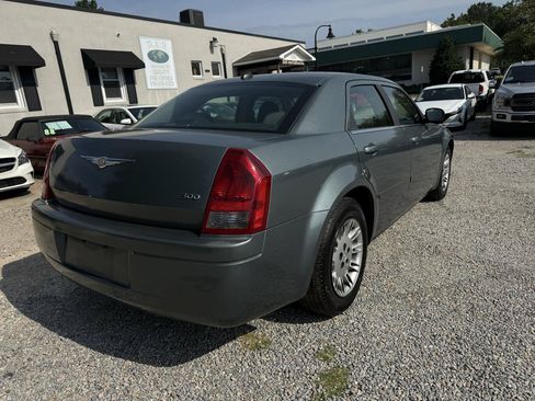 Used 2005 Chrysler 300 RWD image 5