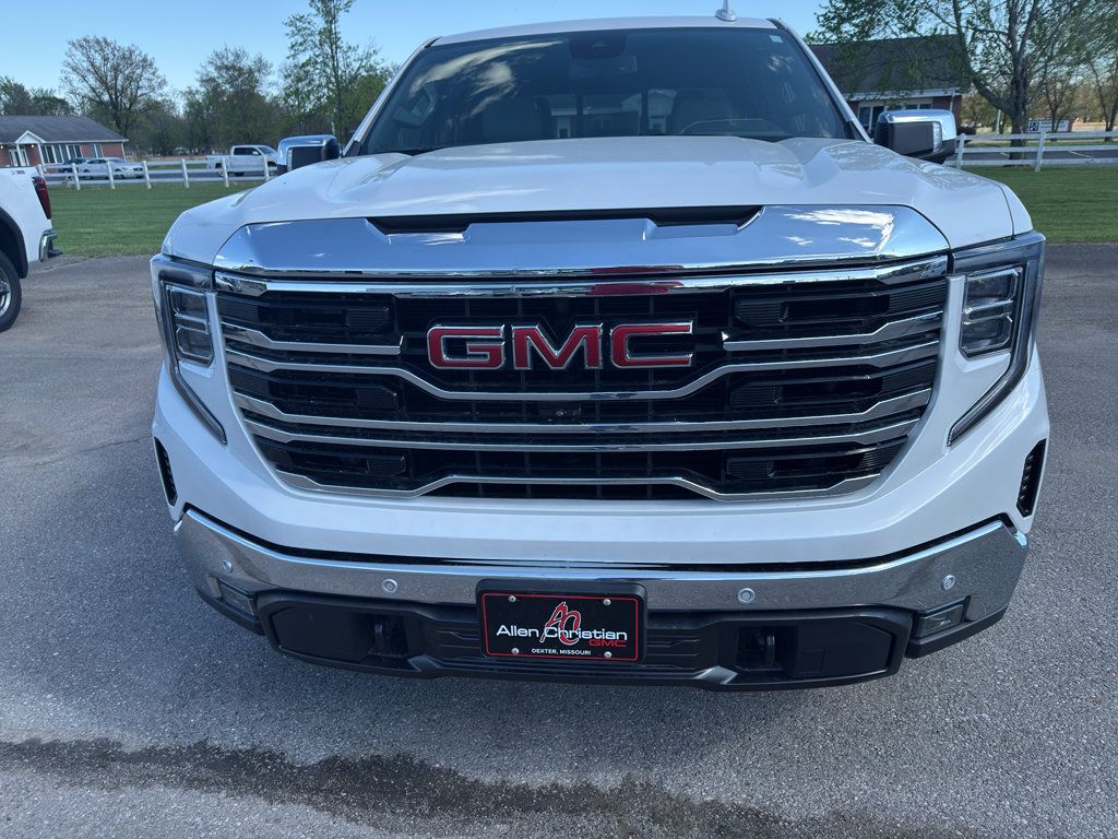 Used 2023 GMC Sierra 1500 SLT w/ SLT Premium Plus Package AWD/4WD image 5