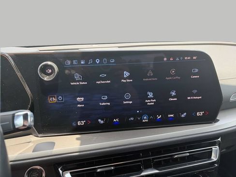 Used 2025 Chevrolet Traverse LT w/ Enhanced Driving Package FWD image 19