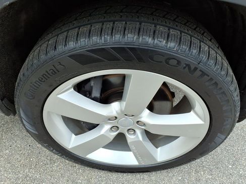 Used 2023 Land Rover Defender 110 SE image 12