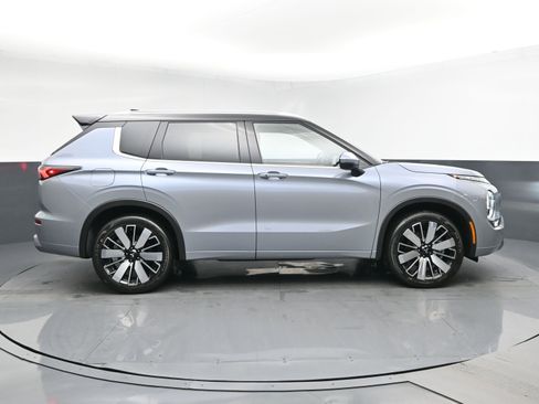 New 2026 Mitsubishi Outlander SEL image 3