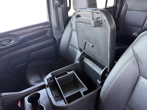 Used 2023 Chevrolet Suburban LT RWD image 11
