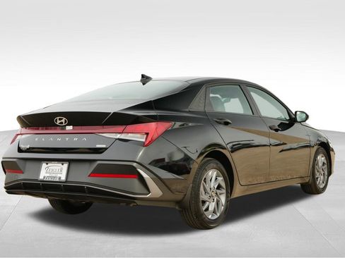 Certified 2025 Hyundai Elantra Blue image 8