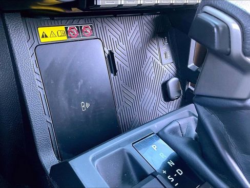 Used 2024 Toyota Tacoma Limited w/ Limited Package (LT) image 16