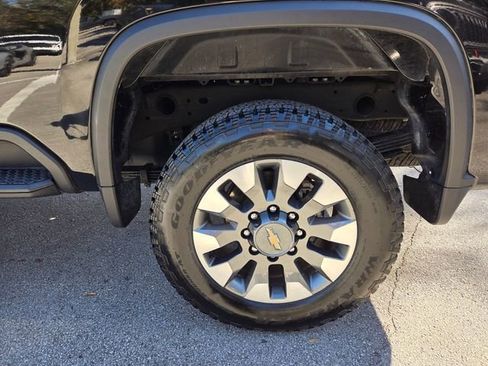 Used 2024 Chevrolet Silverado 2500 Custom w/ Custom Value Package image 17