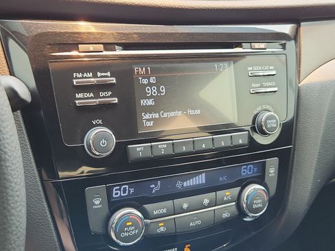 Used 2016 Nissan Rogue SV AWD/4WD image 21