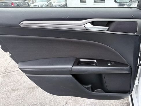 Used 2017 Ford Fusion SE w/ Fusion SE Technology Package image 13