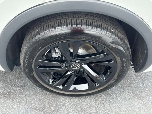 Used 2024 Volkswagen Tiguan SE R-Line image 7