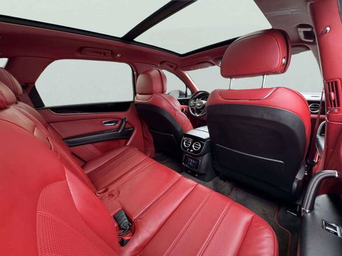 Used 2018 Bentley Bentayga AWD/4WD image 79