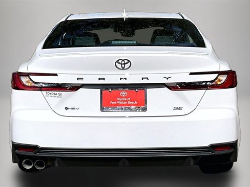 Used 2025 Toyota Camry SE image 6
