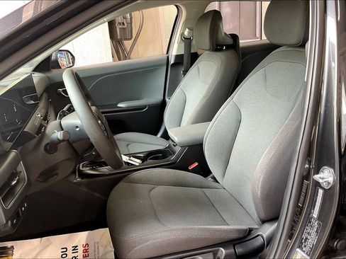 Used 2025 Kia K4 FWD image 3