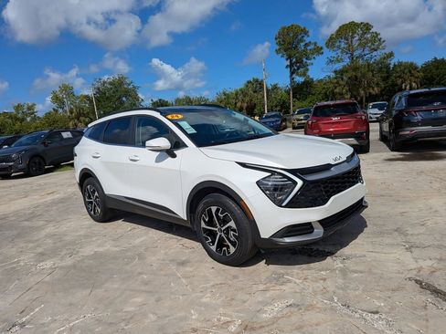 Certified 2024 Kia Sportage EX w/ EX Premium Package AWD/4WD image 2
