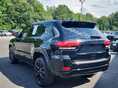 Used 2018 Jeep Grand Cherokee Altitude AWD/4WD image 3