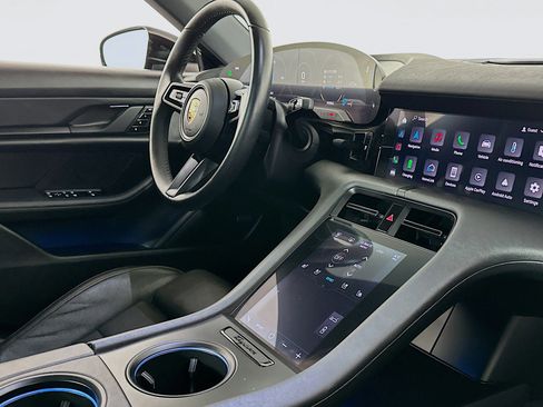 Used 2020 Porsche Taycan 4S image 29