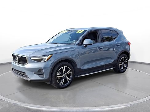 Used 2023 Volvo XC40 B5 Core AWD/4WD image 4