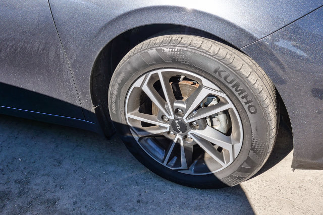 Used 2023 Kia Forte LXS FWD image 6