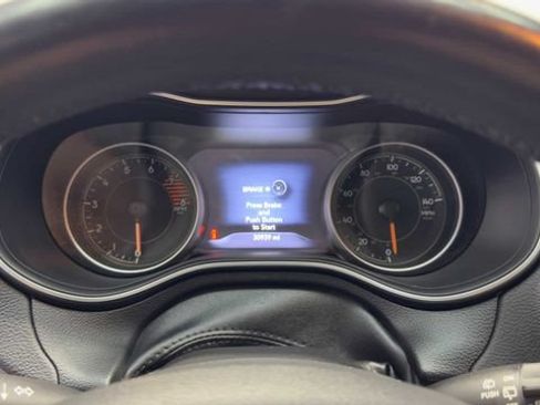 Used 2021 Jeep Cherokee Latitude Lux w/ Comfort/Convenience Group FWD image 26