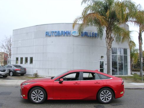 Used 2023 Toyota Mirai XLE w/ Advanced Technology Package image 5