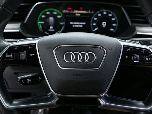 Used 2022 Audi e-tron Premium Plus w/ Premium Plus Package image 14