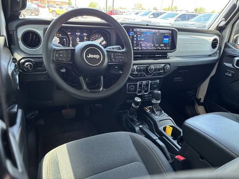 Used 2024 Jeep Gladiator Sport AWD/4WD image 17