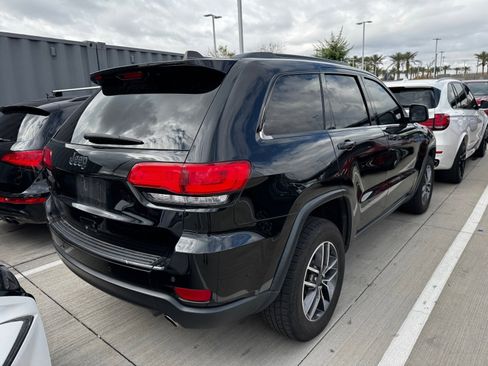 Used 2019 Jeep Grand Cherokee Limited w/ Luxury Group II image 4