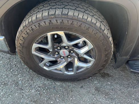 Used 2022 GMC Sierra 1500 SLT w/ SLT Premium Plus Package AWD/4WD image 6