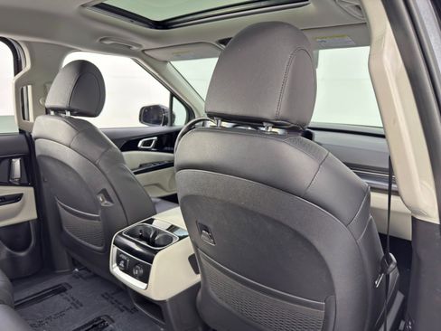Used 2024 Kia Carnival SX Prestige image 43