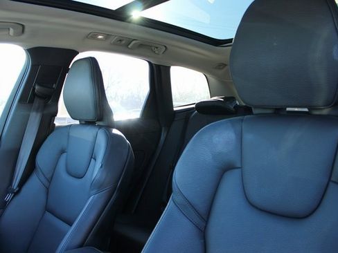 Used 2025 Volvo XC60 B5 Plus image 15