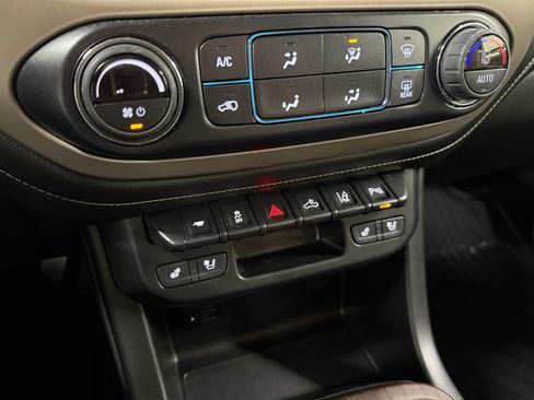 Used 2022 GMC Canyon Denali AWD/4WD image 36